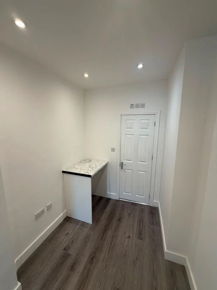 Flat Selwyn Avenue in Greater London