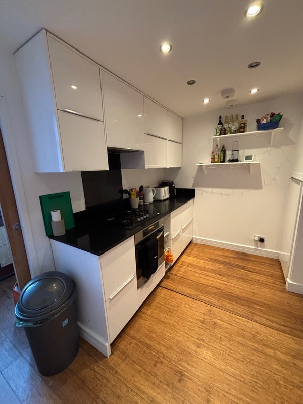 Room Pearson Street in Greater London