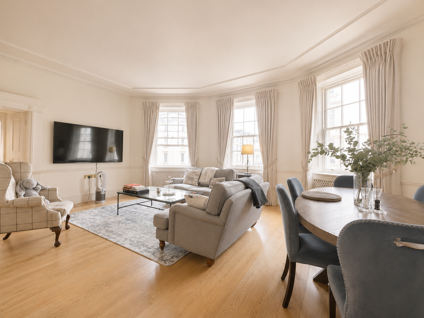 Flat Eaton Place in City of Westminster