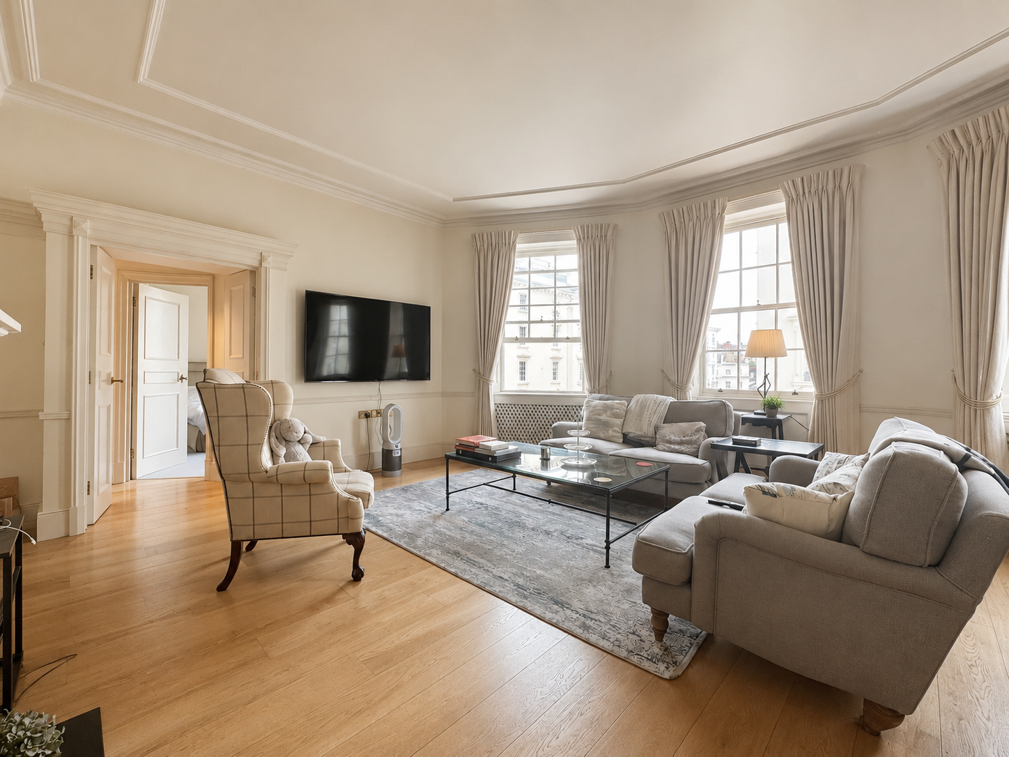 Flat Eaton Place in City of Westminster