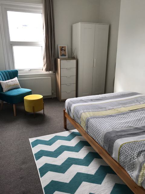 Room Goldhawk Road in Greater London