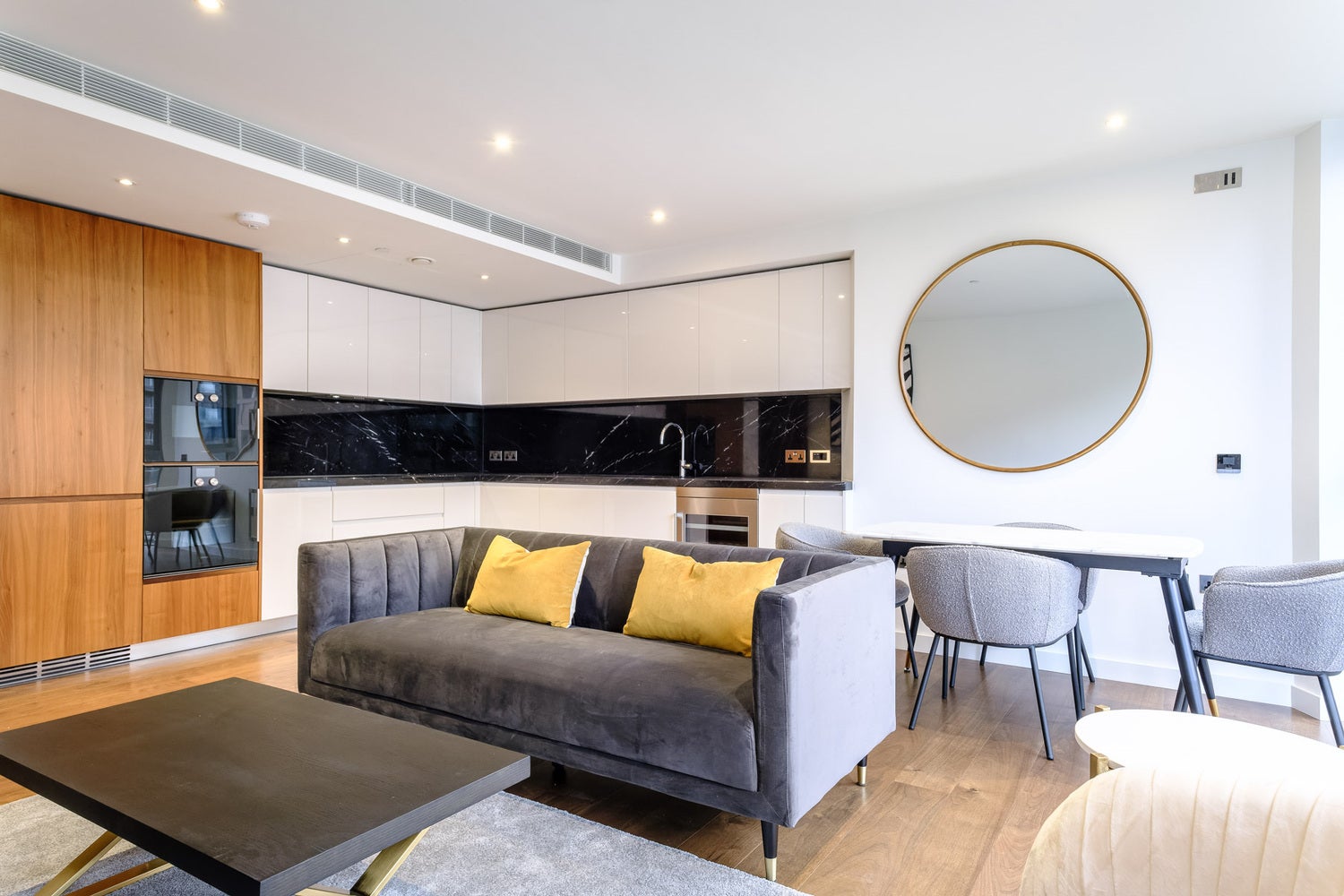 Flat Waterfront Drive in Greater London