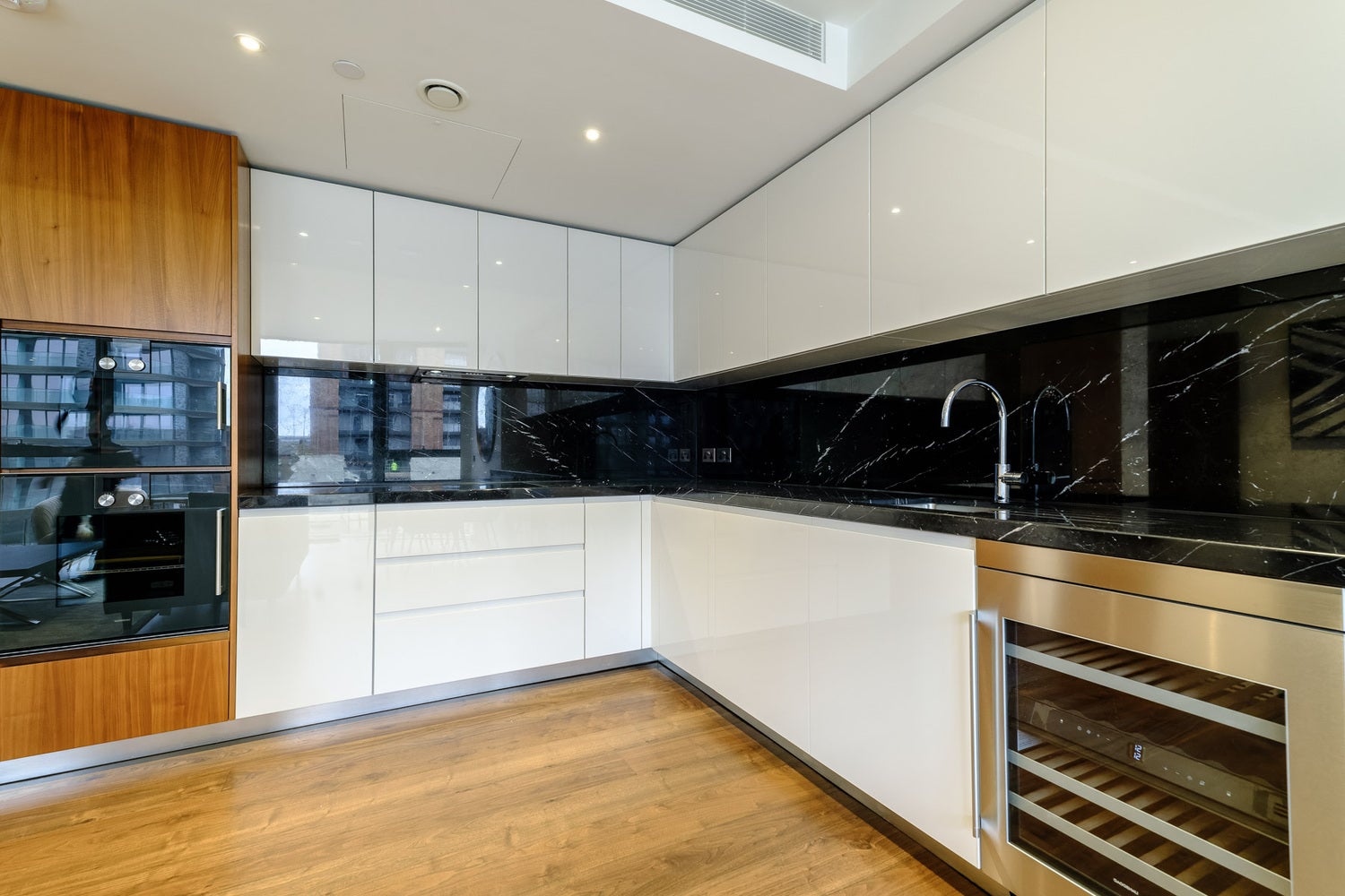 Flat Waterfront Drive in Greater London