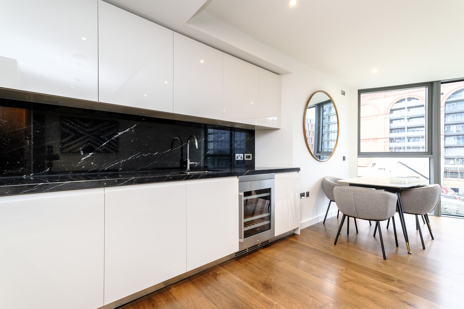 Flat Waterfront Drive in Greater London