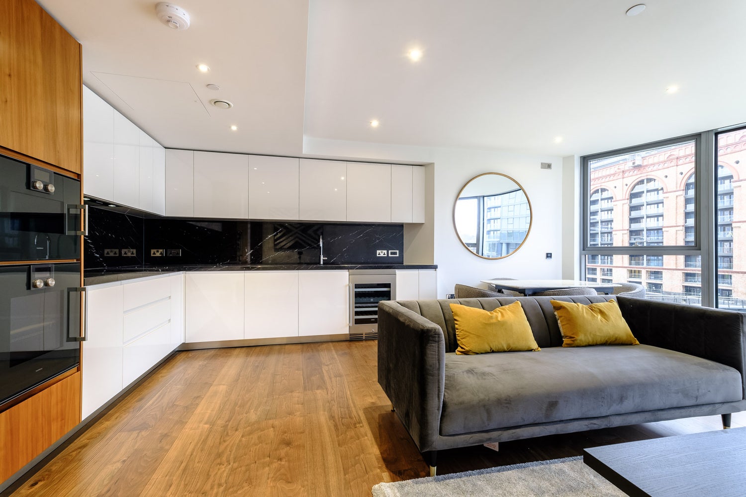 Flat Waterfront Drive in Greater London