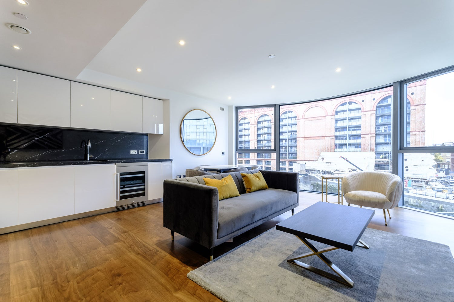 Flat Waterfront Drive in Greater London
