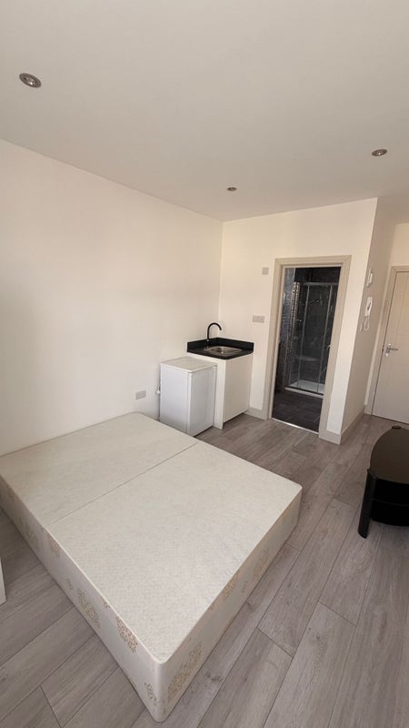Room Colson Road in Greater London