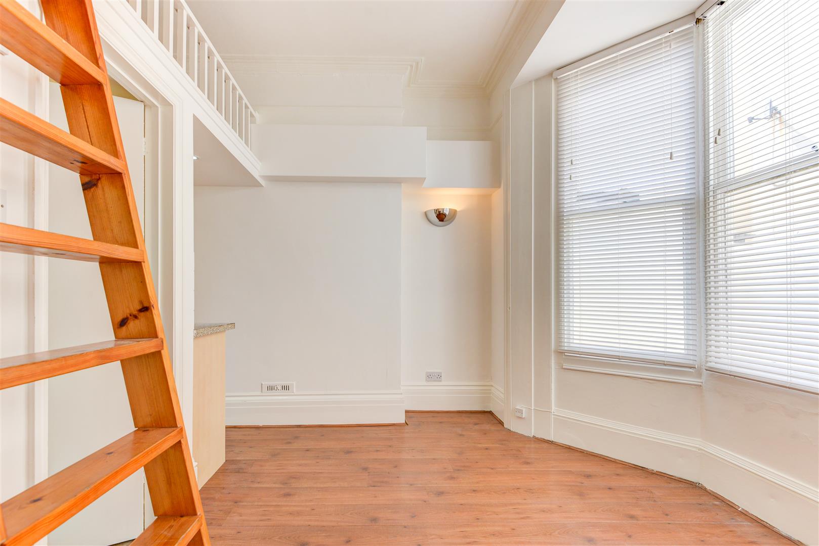 Flat Lansdowne Square in Hove