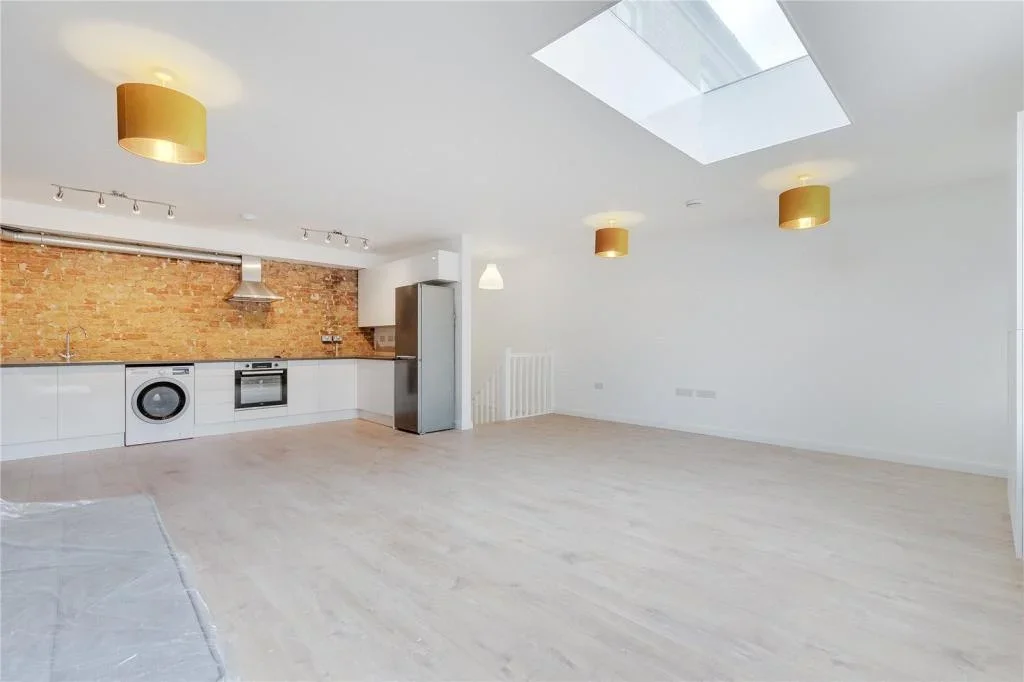 Flat Harbord Street in Greater London