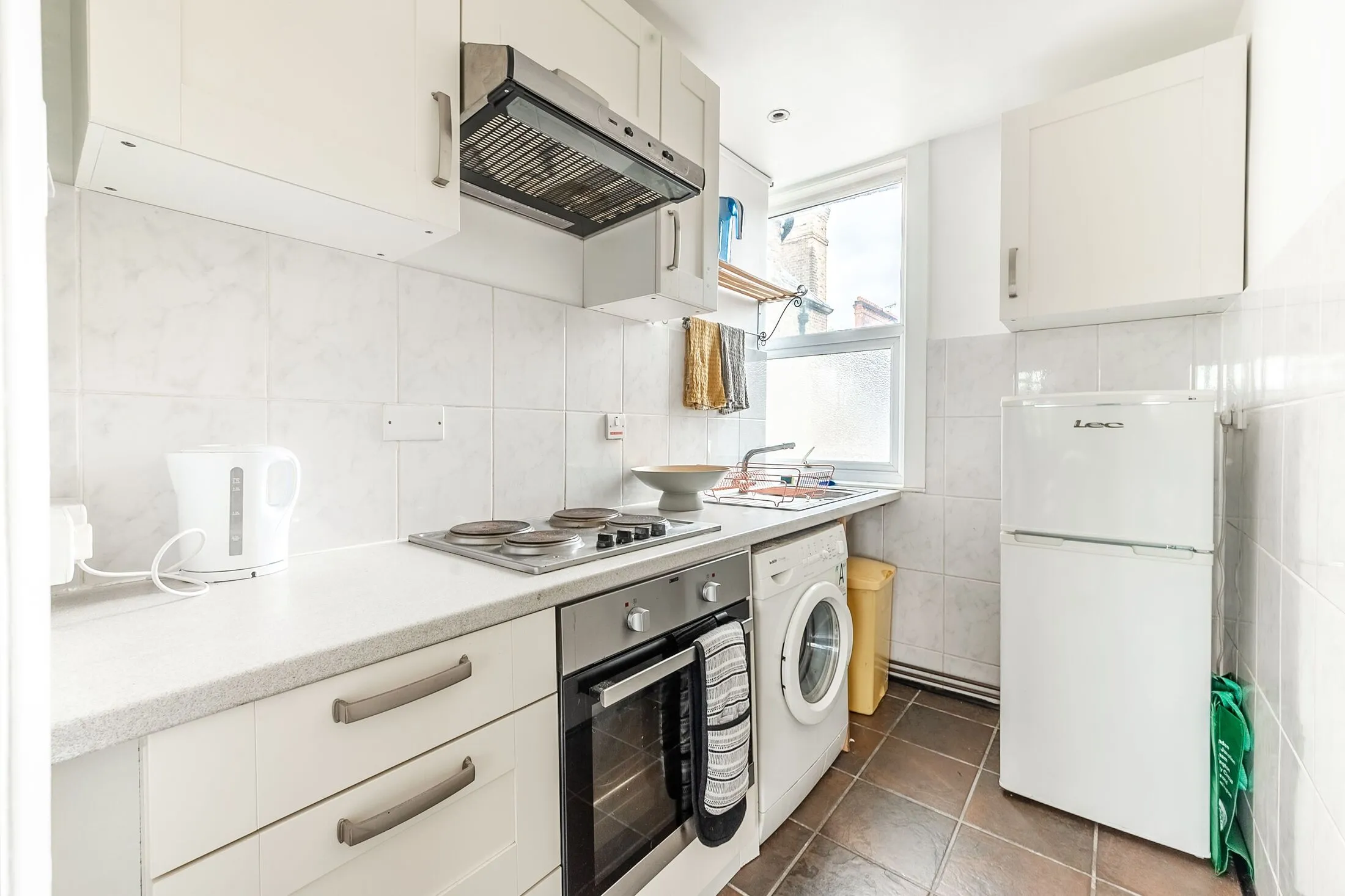 Flat Kensington Court in Greater London
