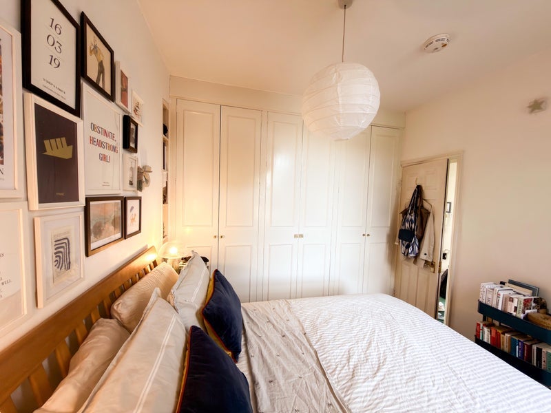 Room Overstone Road in Greater London