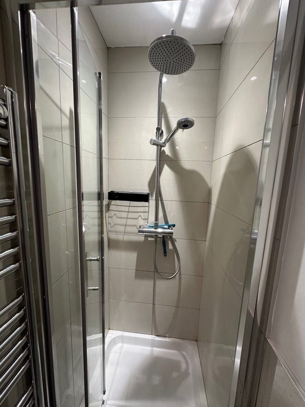 Room South Island Place in Greater London