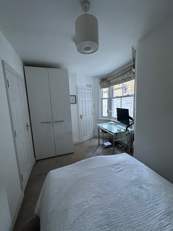 Room South Island Place in Greater London