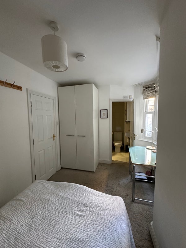 Room South Island Place in Greater London