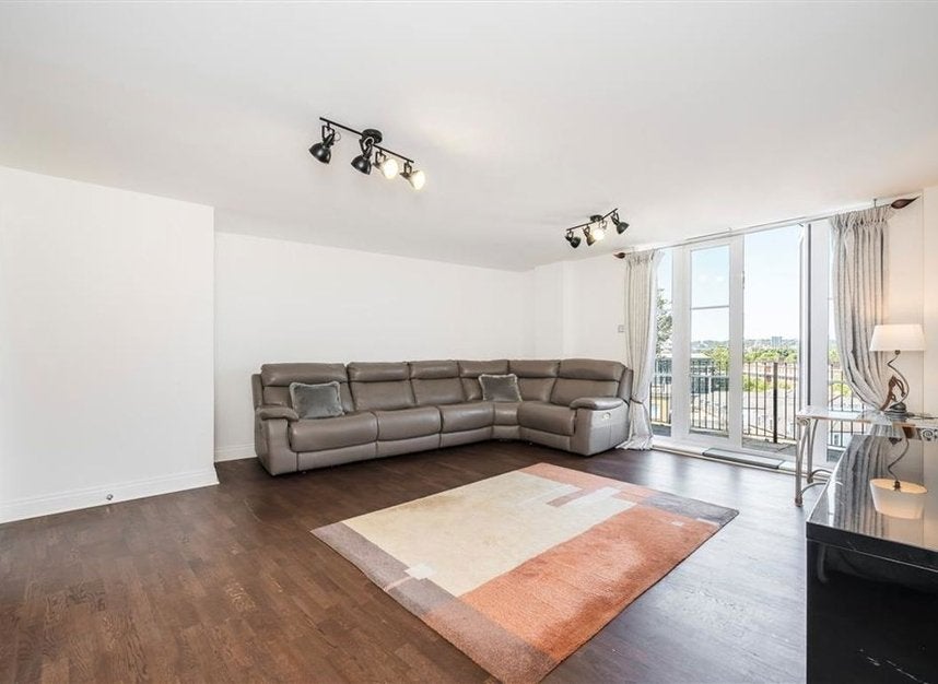 Flat Palgrave Gardens in City of Westminster