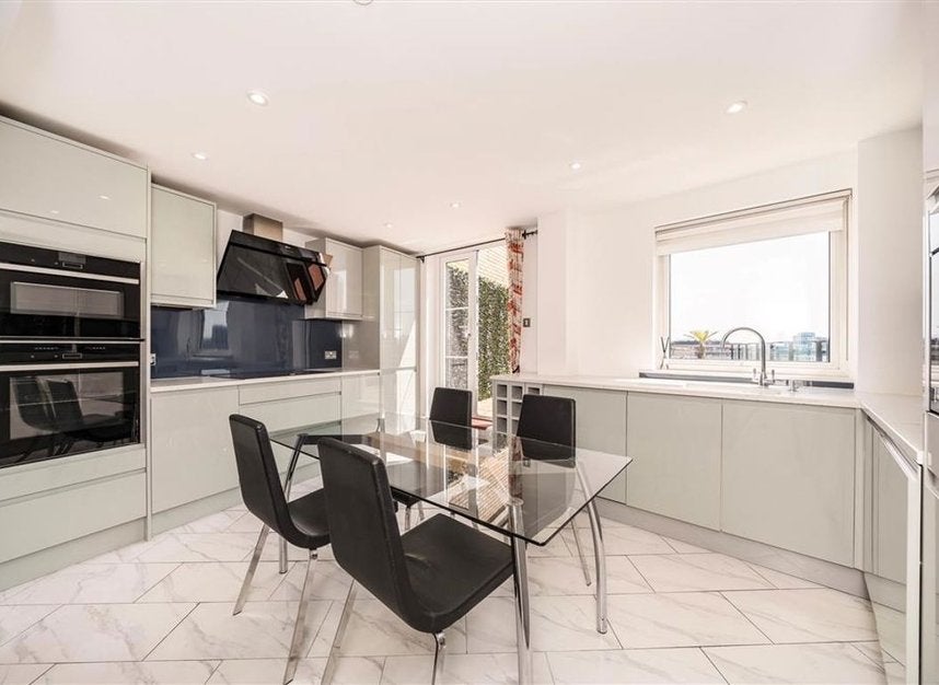 Flat Palgrave Gardens in City of Westminster