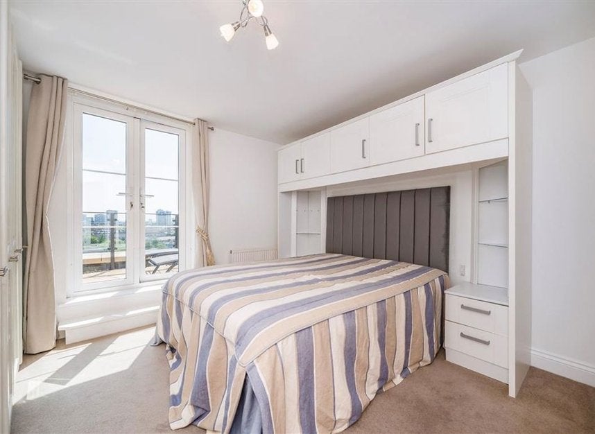 Flat Palgrave Gardens in City of Westminster
