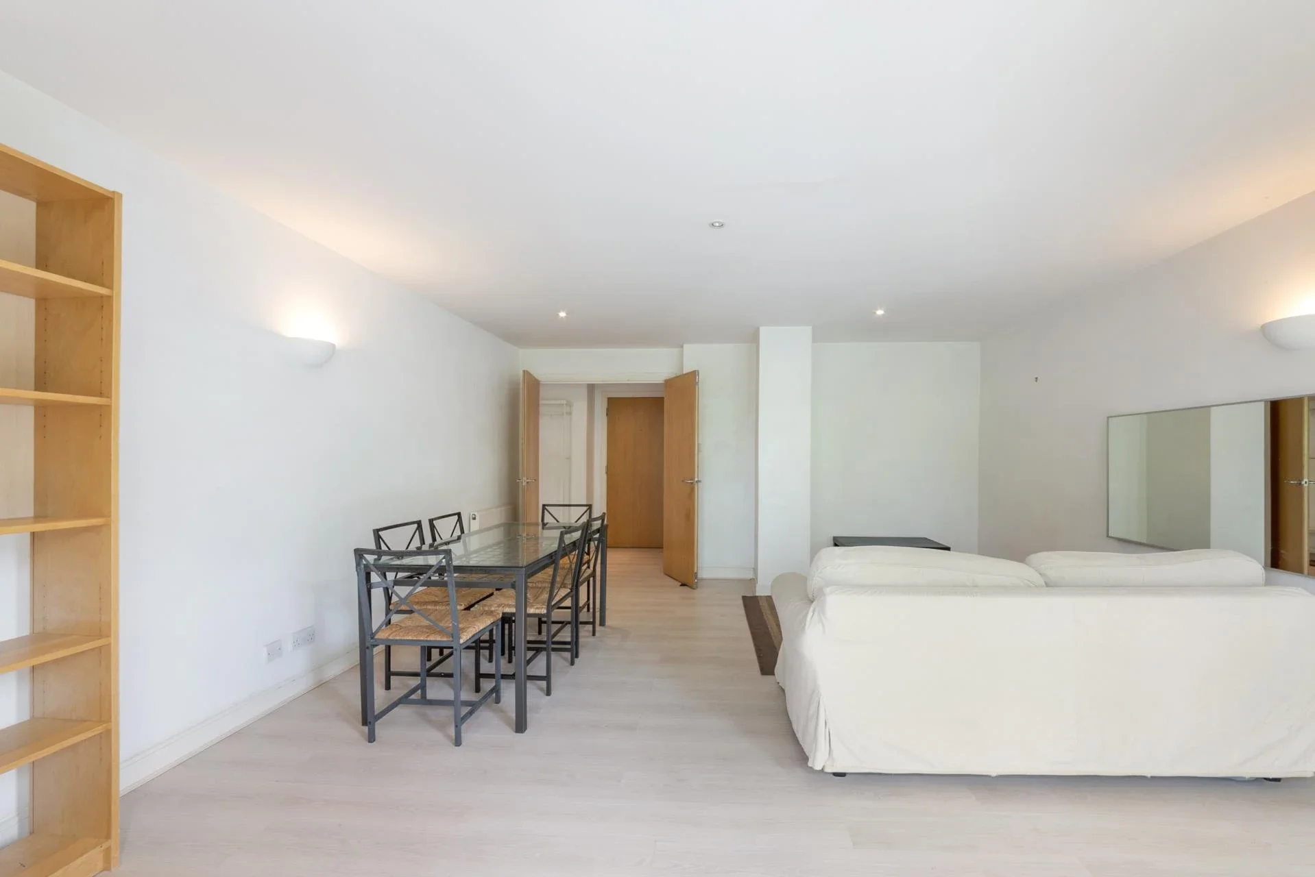 Flat Arnhem Place in Greater London