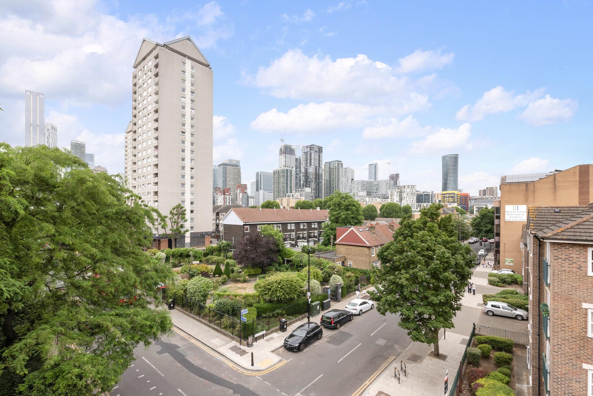 Flat Arnhem Place in Greater London