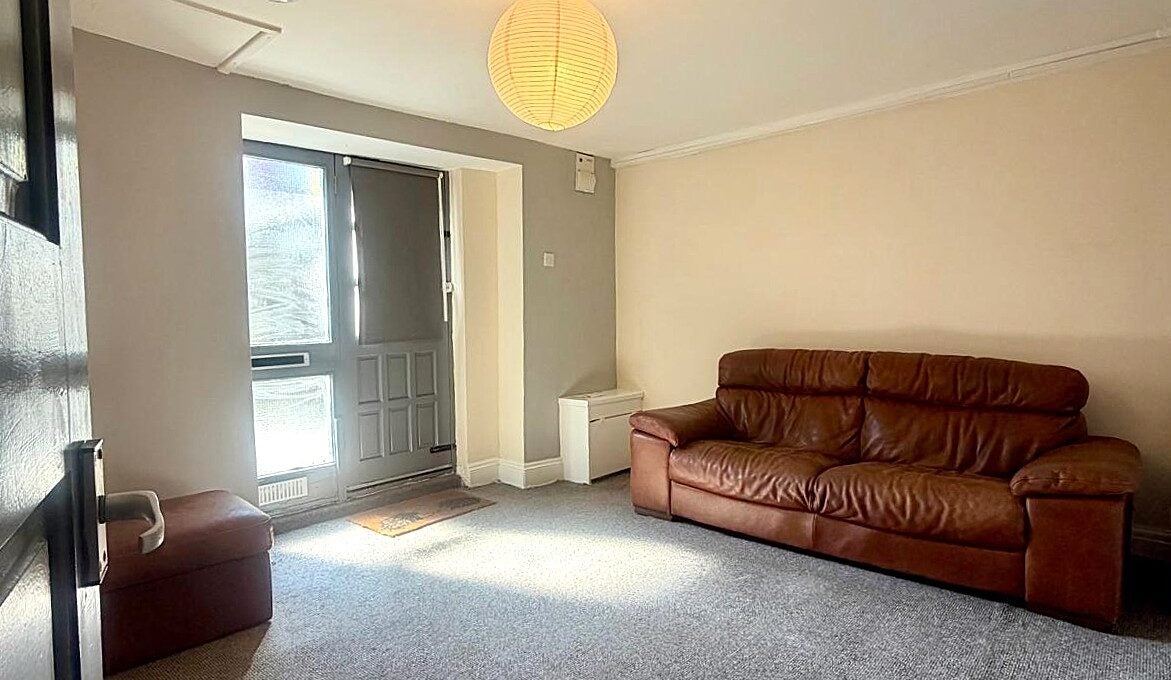 Flat Penarth Road in Cardiff