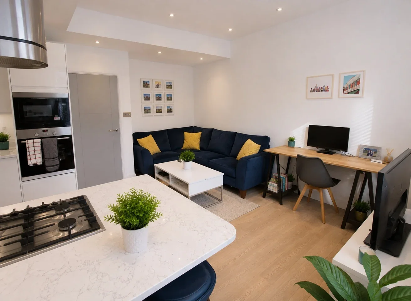 Flat Tooting High Street in Greater London
