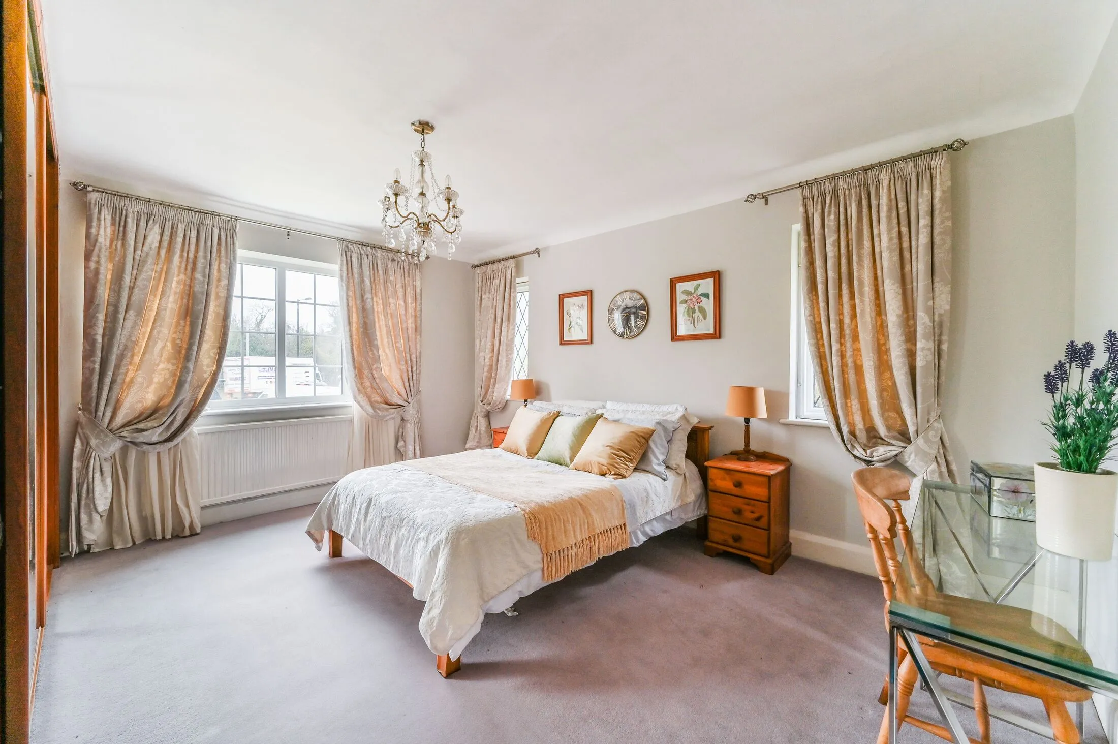 House Coombe Lane in Greater London