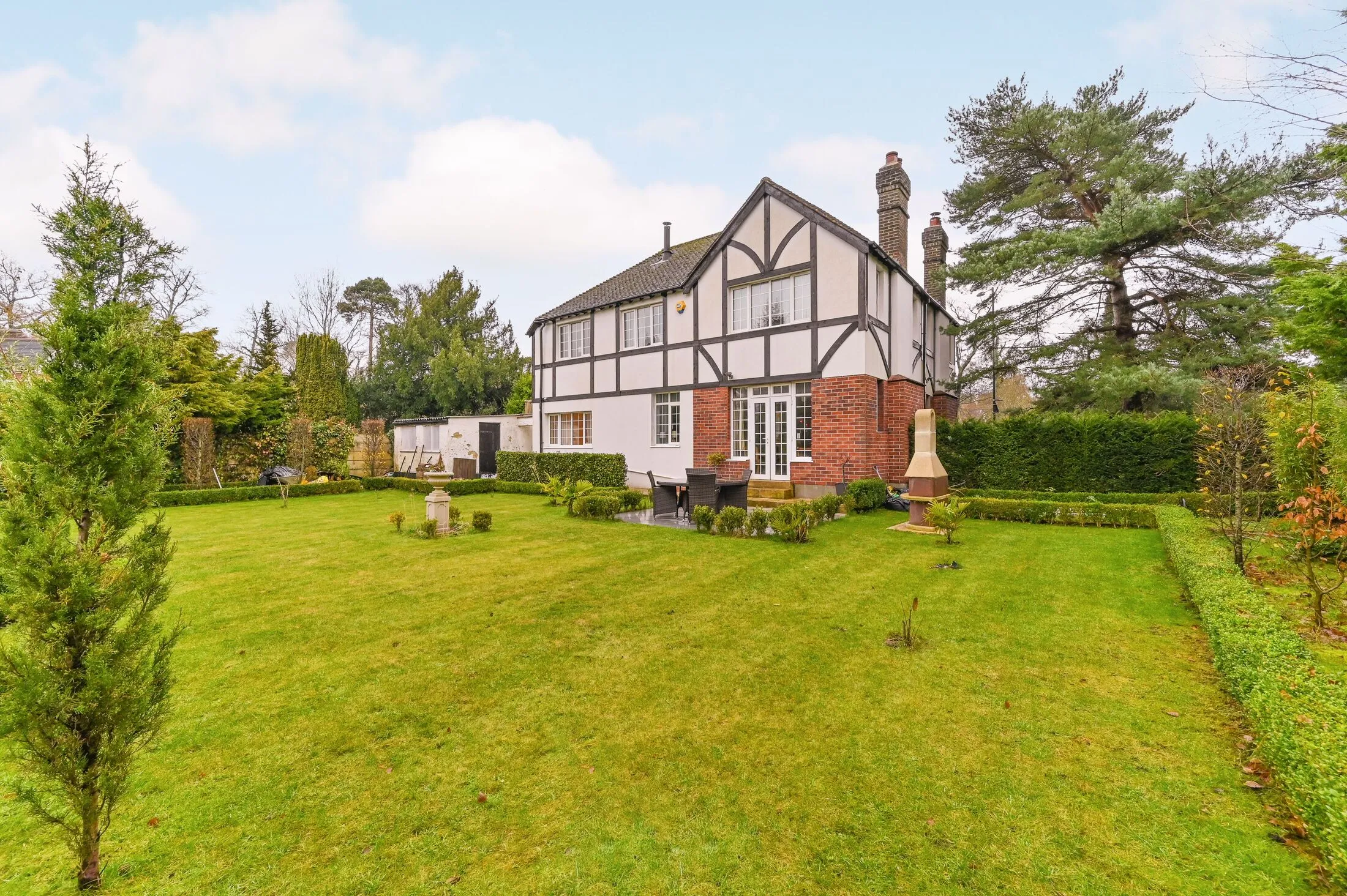 House Coombe Lane in Greater London