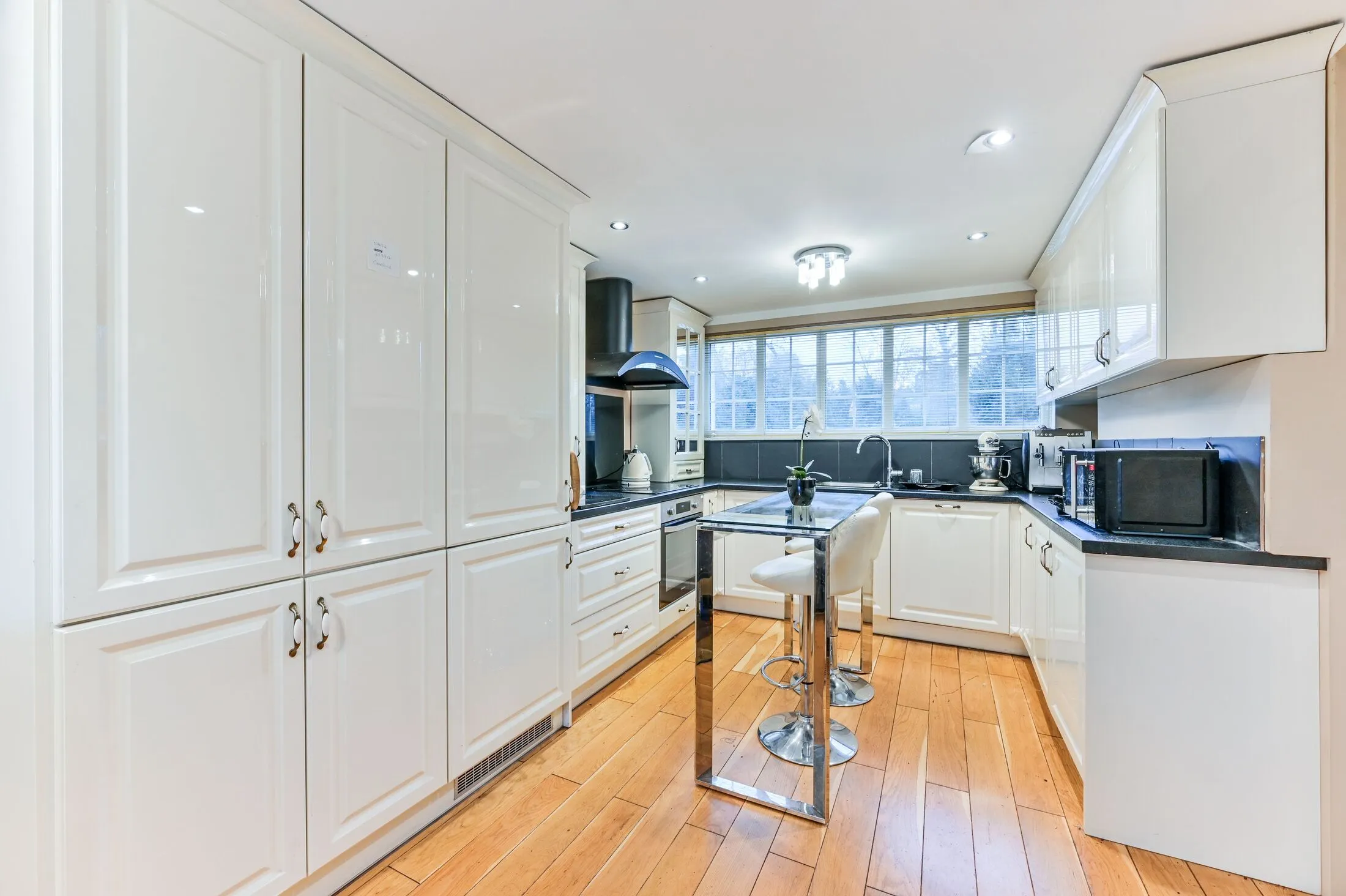 House Coombe Lane in Greater London