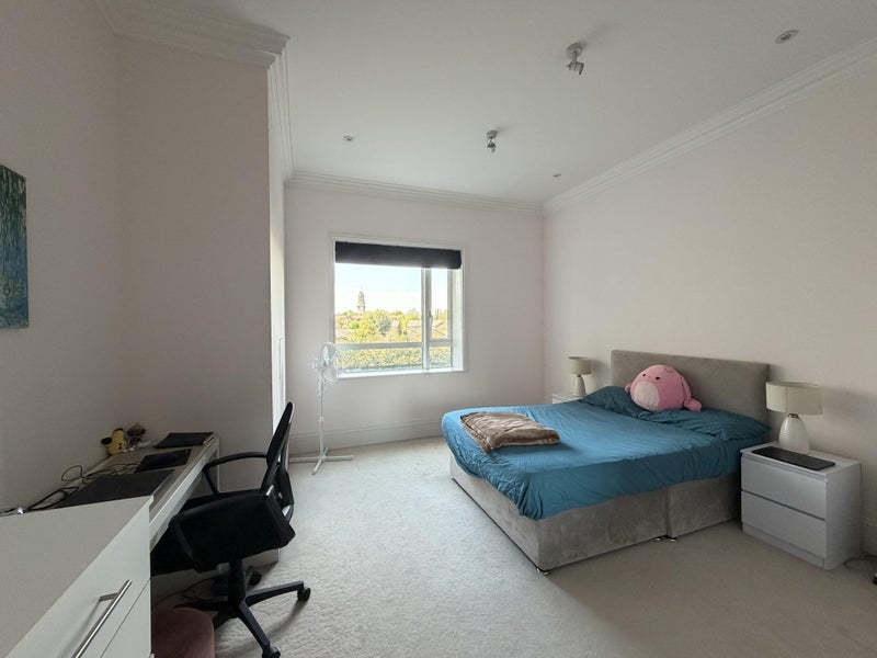 Room Westferry Circus in Greater London