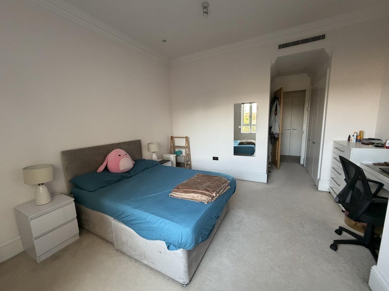 Room Westferry Circus in Greater London