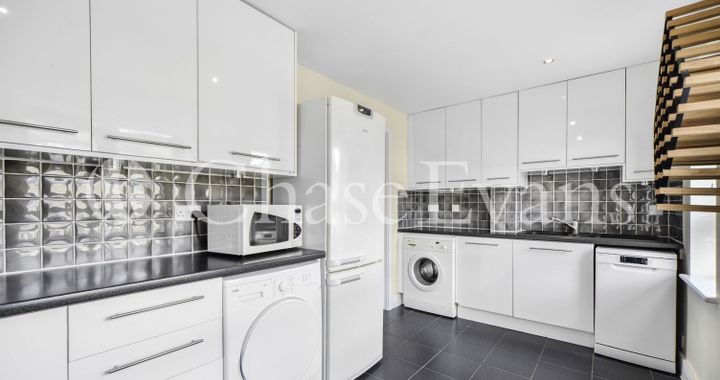 Flat Blasker Walk in Greater London