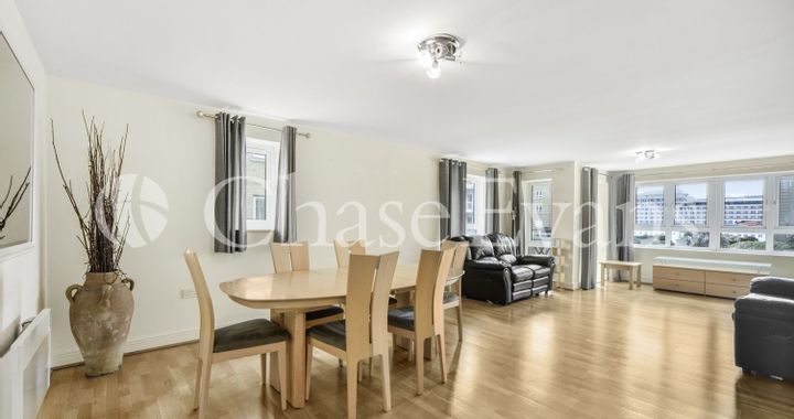 Flat Blasker Walk in Greater London