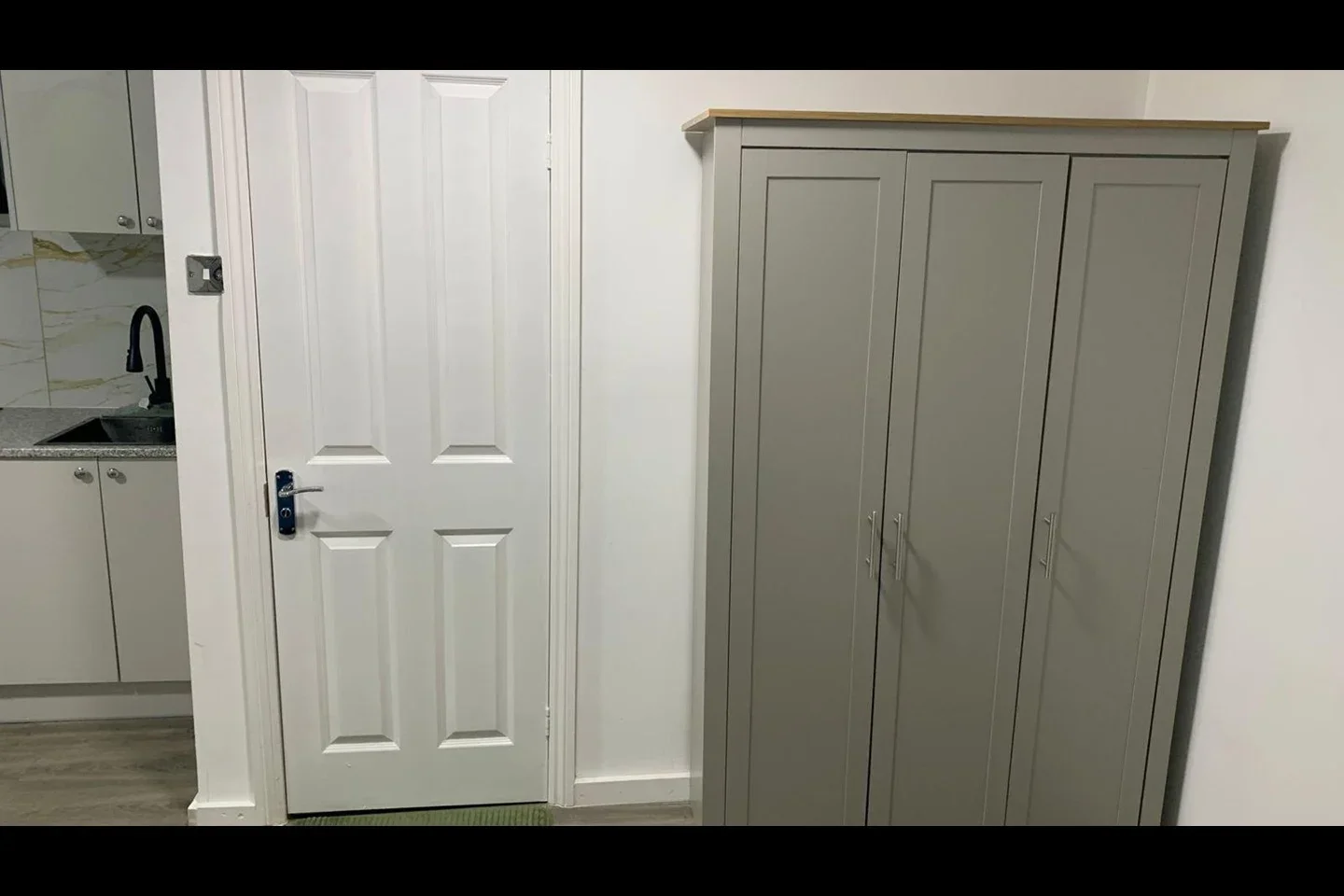 Flat Harewood Drive in Greater London