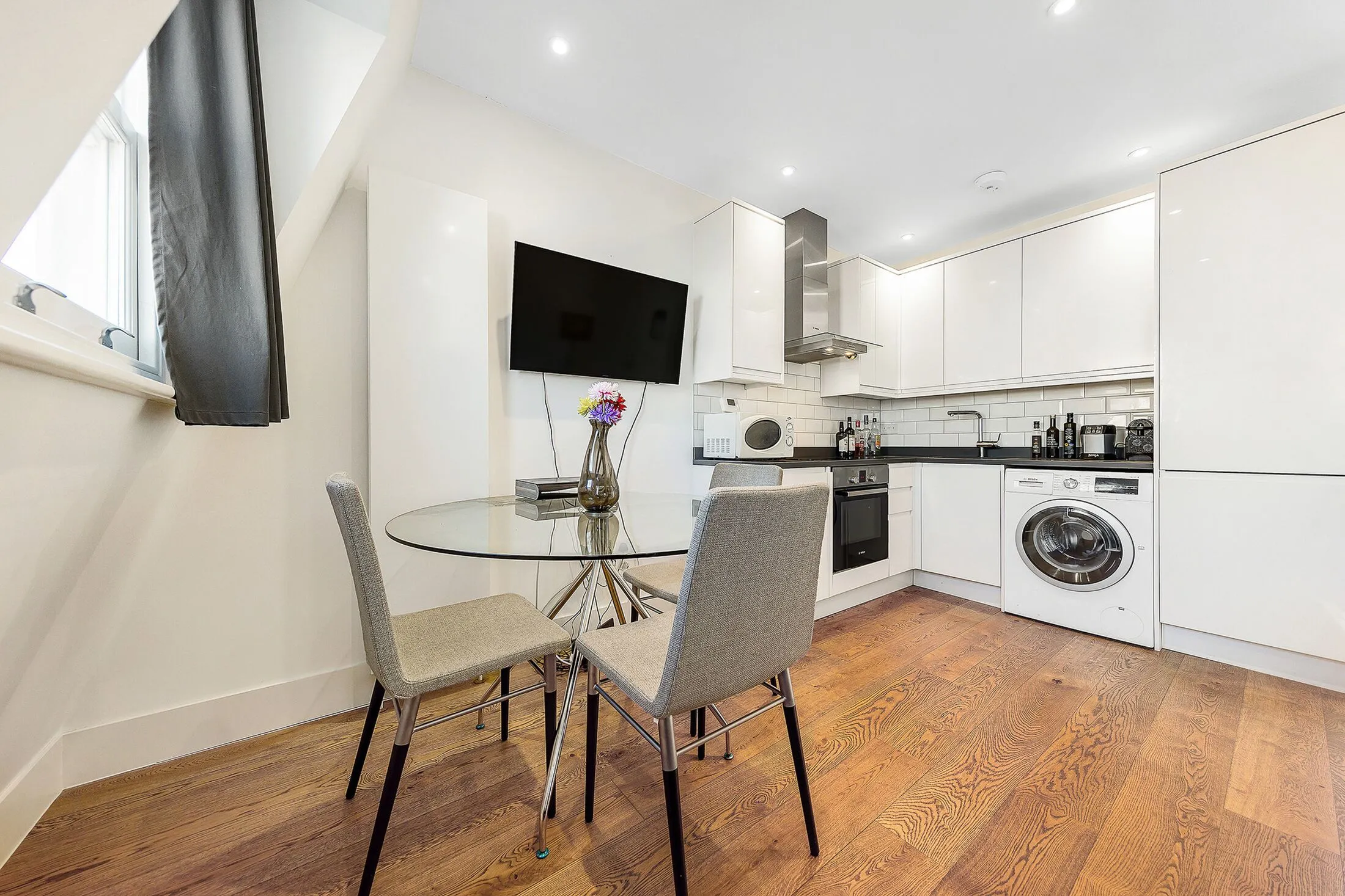 Flat Saint John's Hill in Greater London
