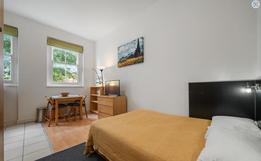 Flat Penywern Road in Greater London