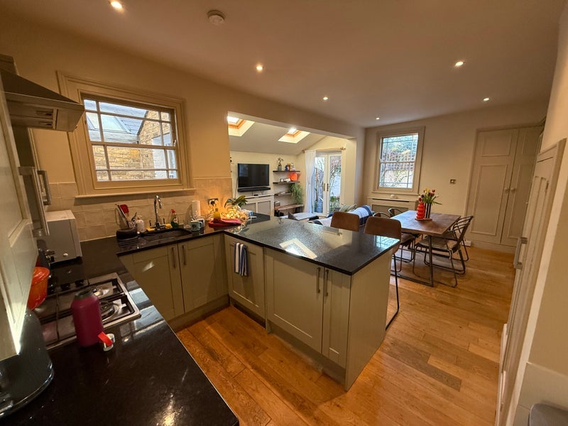 Room Pennard Road in Greater London