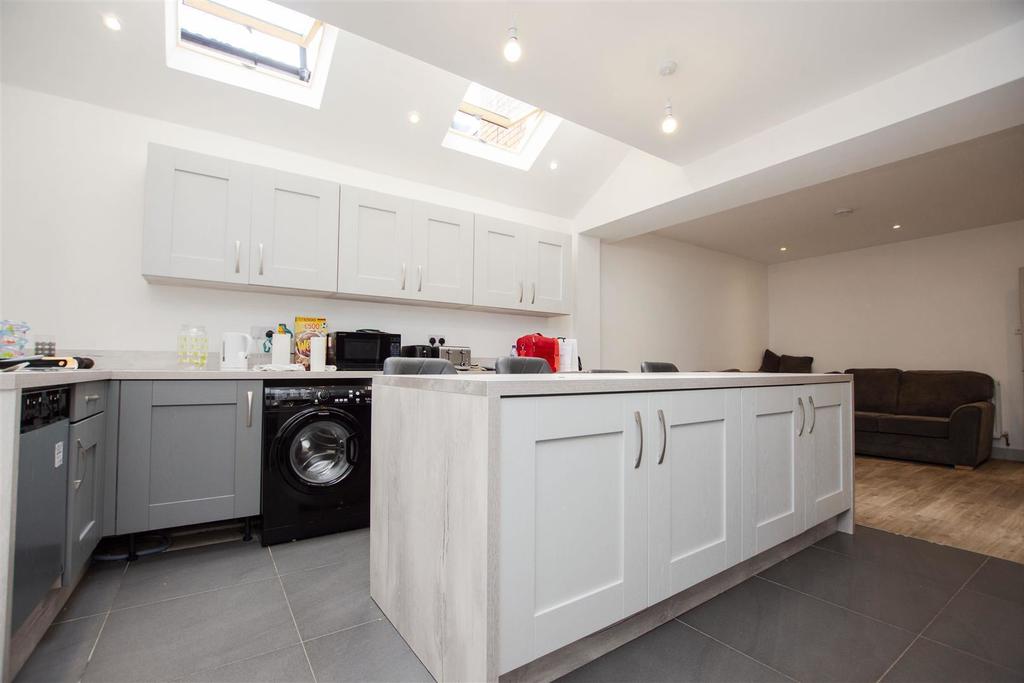 Flat Raddlebarn Road in Birmingham