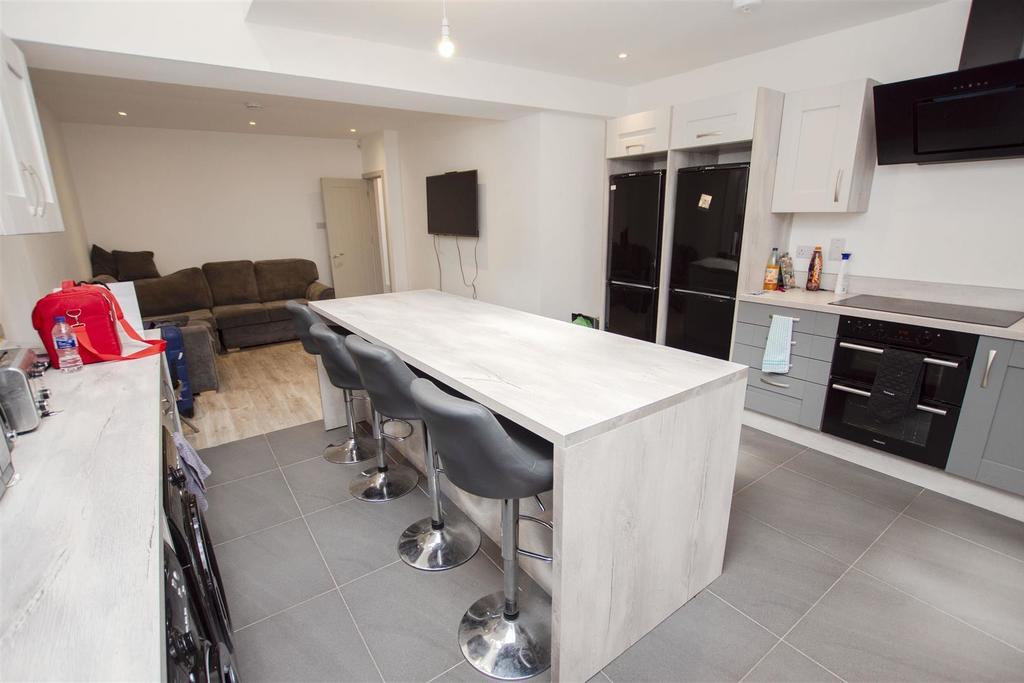 Flat Raddlebarn Road in Birmingham