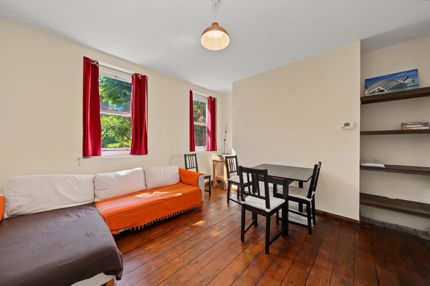 Flat Avenell Road in Greater London