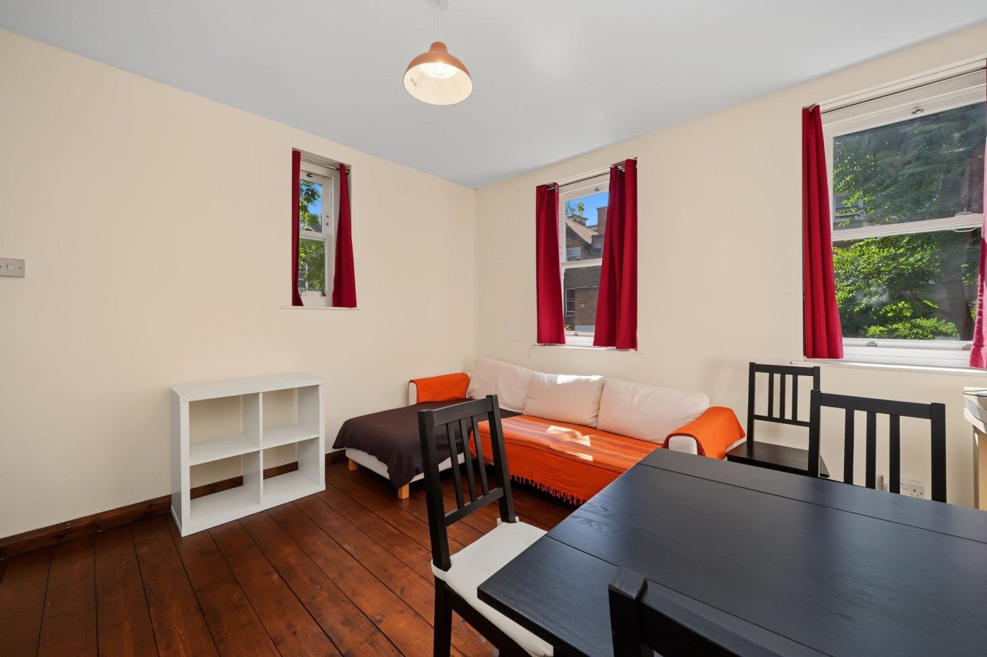 Flat Avenell Road in Greater London