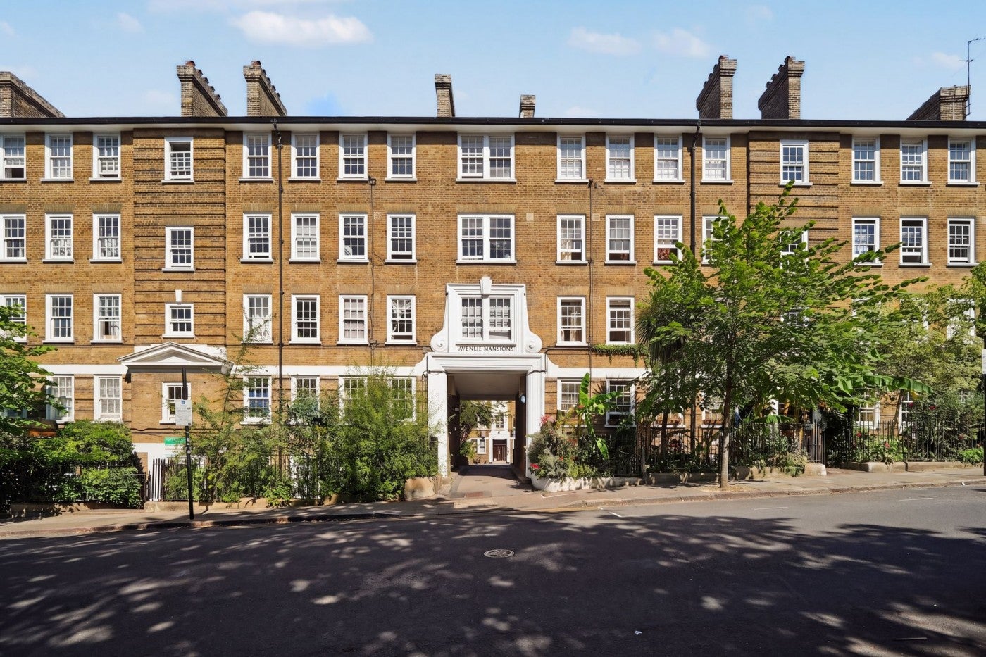 Flat Avenell Road in Greater London