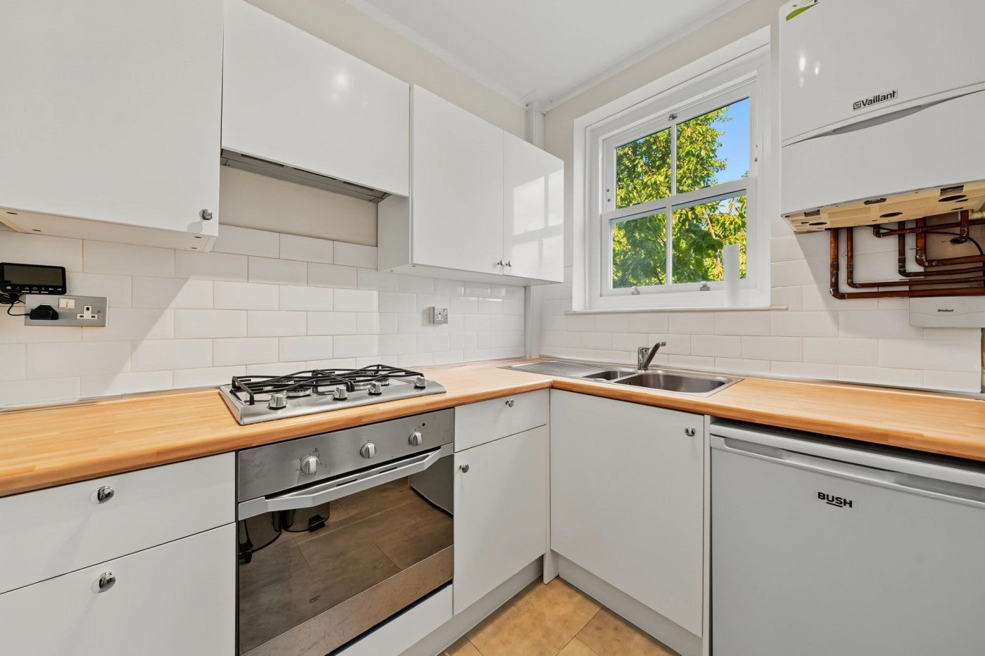 Flat Avenell Road in Greater London