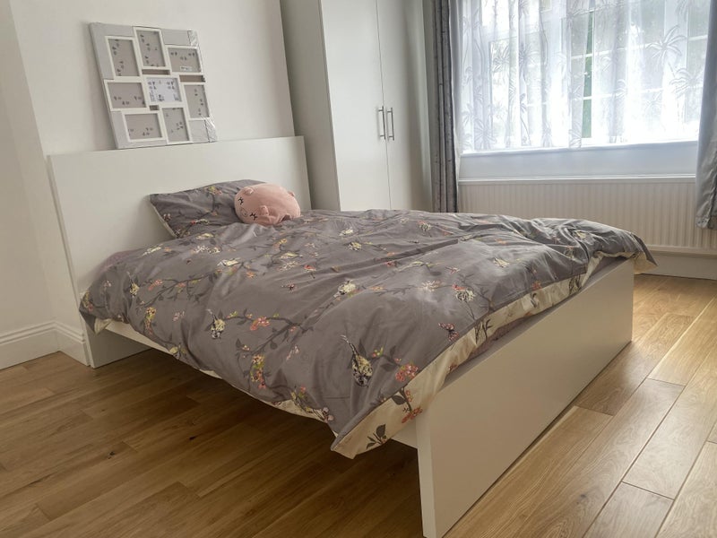 Room Woodhouse Road in Greater London