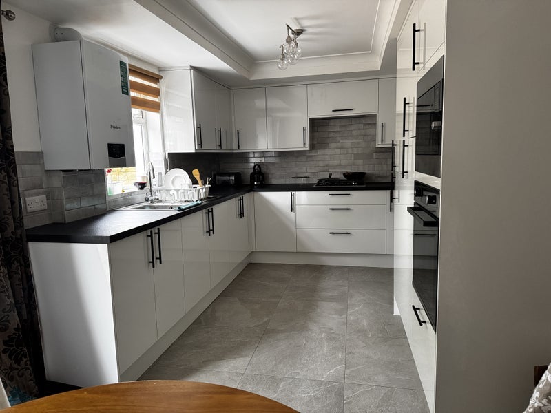 Room Woodhouse Road in Greater London