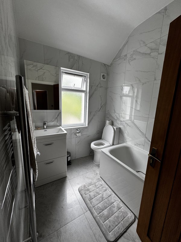 Room Woodhouse Road in Greater London