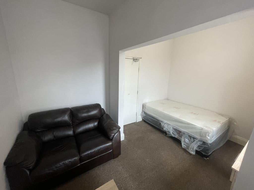 Flat Condercum Road in Newcastle upon Tyne