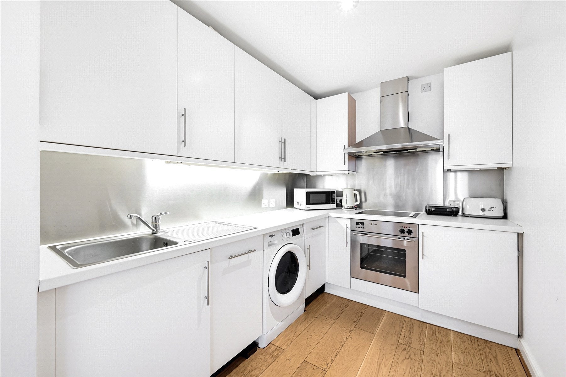 Flat Pont Street in Greater London
