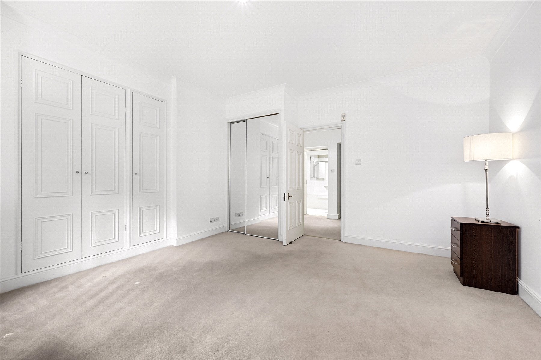 Flat Pont Street in Greater London