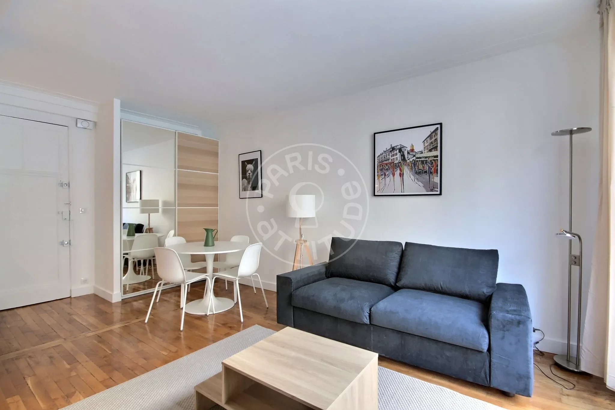 Flat Rue Émile Allez in Paris