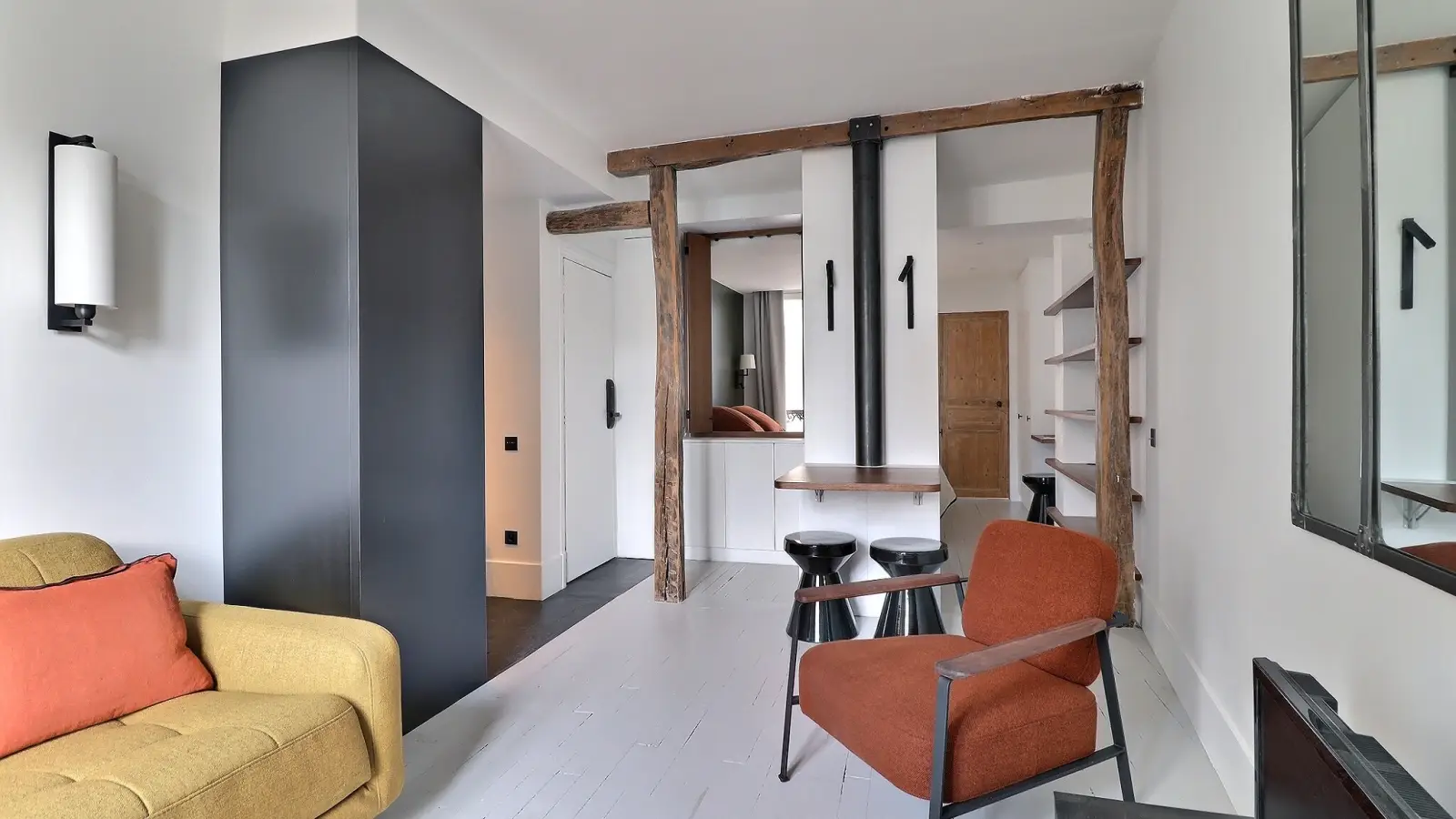 Flat Rue Tholozé in Paris